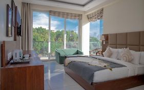 Manuni Inn - Riverside Resort